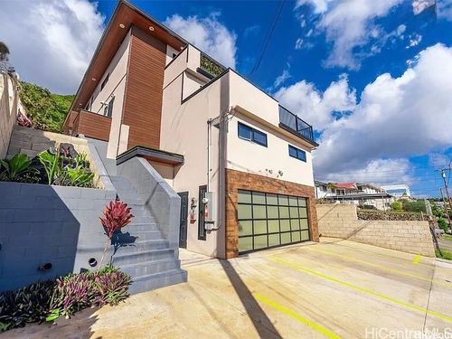 2364 Makanani Dr, Honolulu, HI, 96817-2039 | Card Image