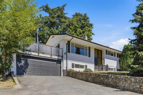 2358 Tanner Rd, Victoria, BC, V8Z5P7 | Card Image