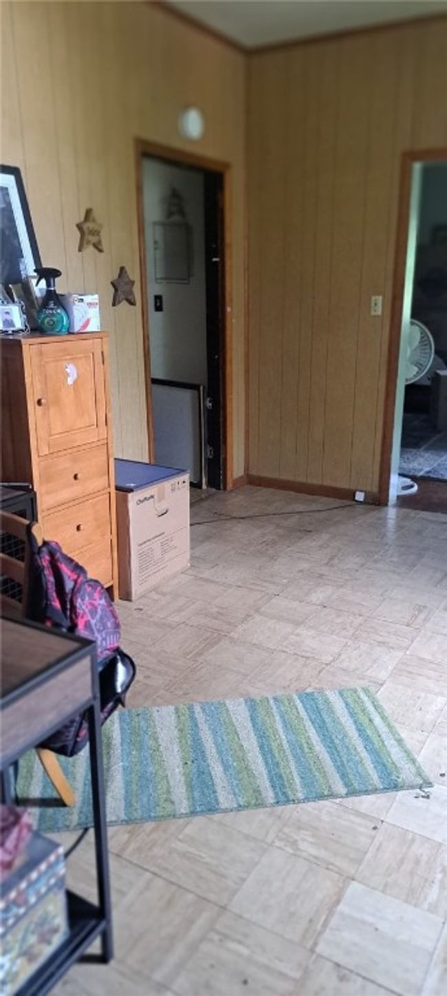 1017 Virginia St, House other with 4 bedrooms, 2 bathrooms and 3 parking in Jeannette PA | Image 8