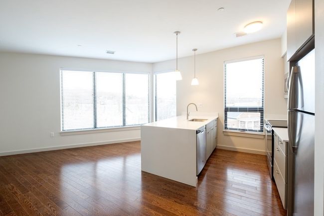 APT-301 - 455 Harvard St, Condo with 2 bedrooms, 1 bathrooms and 1 parking in Brookline MA | Image 4