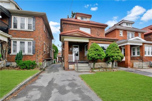 176 London St S, Hamilton, ON, L8K2G9 | Card Image