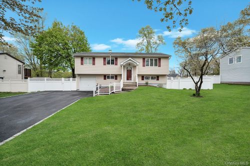 27 Pheasant Dr, Commack, NY, 11725-4928 | Card Image