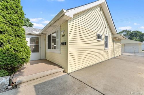 1848 Russell Ave, Lincoln Park, MI, 48146-1437 | Card Image