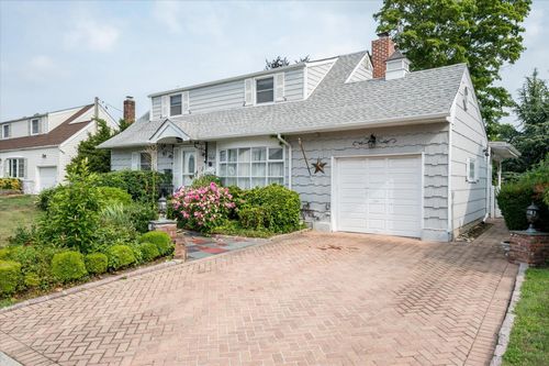 565 N Suffolk Ave, Massapequa, NY, 11758-3248 | Card Image