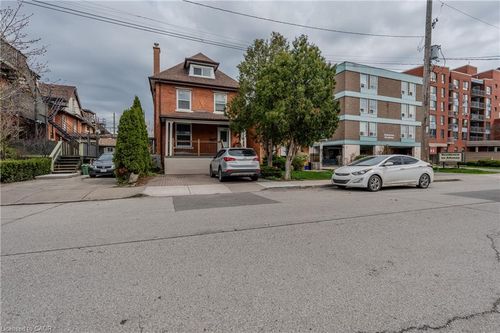 b-11 Aikman Ave, Hamilton, ON, L8M1P6 | Card Image