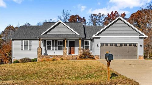 328 Price St, Stoneville, NC, 27048-8662 | Card Image