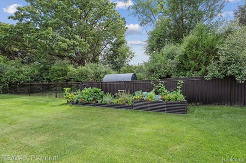 2921 Clivedon Rd, Howell, MI, 48843-5905 | Card Image