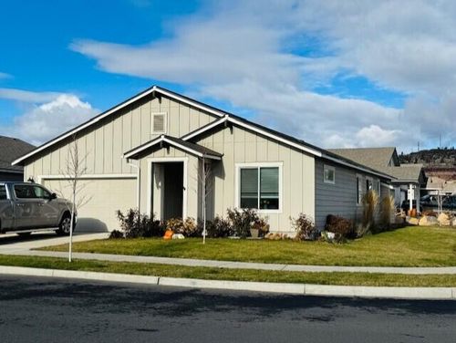 1055 Nw Varnish Ln, Redmond, OR, 97756-2182 | Card Image