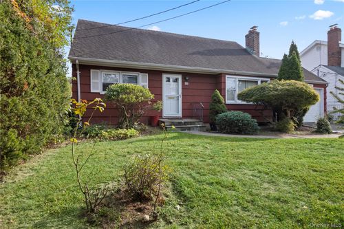 11 Glenwood Rd, Glen Head, NY, 11545-1311 | Card Image