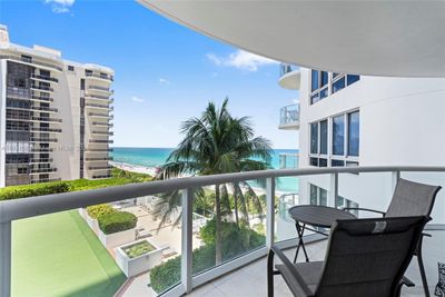 911 - 6365 Collins Ave, Condo with 1 bedrooms, 1 bathrooms and null parking in Miami Beach FL | Image 2