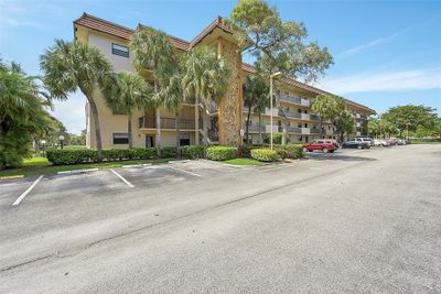 301 - 4930 E Sabal Palm Blvd, Condo with 2 bedrooms, 2 bathrooms and null parking in Tamarac FL | Image 3