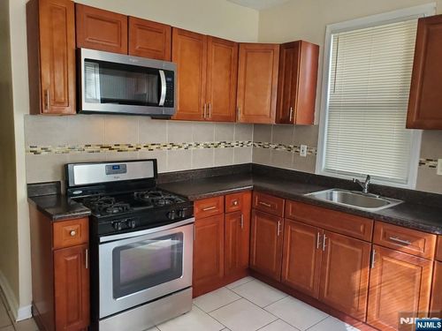 924 18th Street, Newark, NJ, 07108 | Card Image