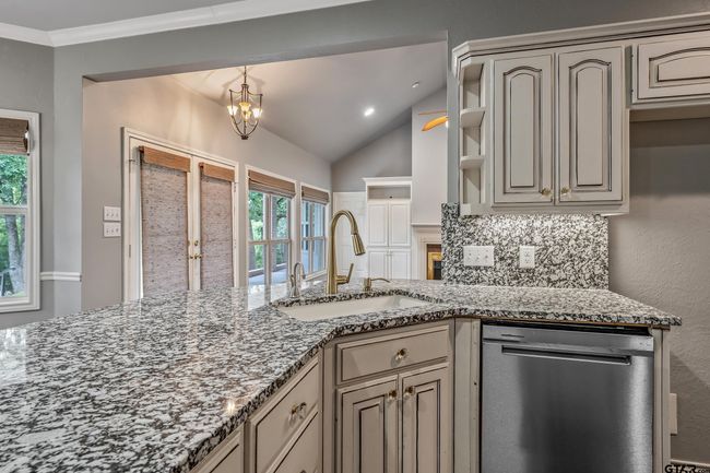 519 Hideaway Ln E, House other with 4 bedrooms, 3 bathrooms and null parking in Hideaway TX | Image 16