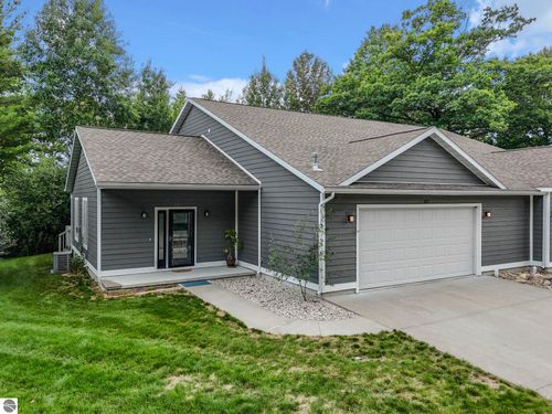 7-137 Davidsen Shores Dr, Cadillac, MI, 49601-7000 | Card Image