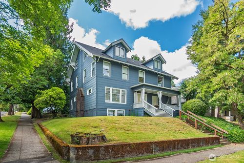 5201 19th Ave Ne, Seattle, WA, 98105-3308 | Card Image
