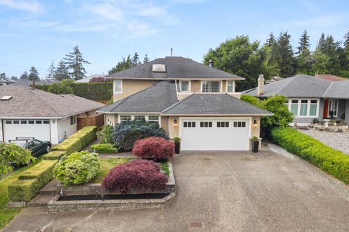 877 166 St, Surrey, BC, V4A9C4 | Card Image