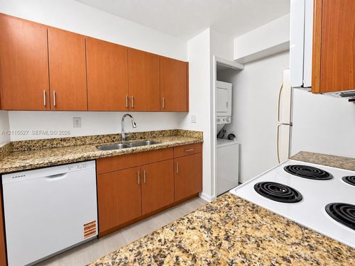 101-220 Lakeview Dr, Weston, FL, 33326-1013 | Card Image