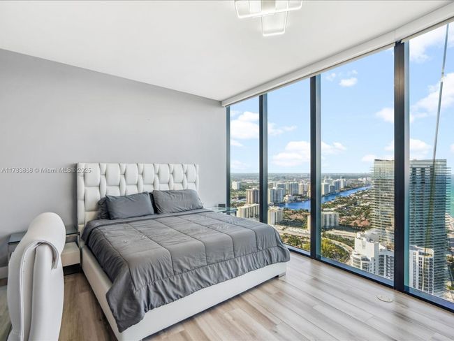 APT-5505 - 18555 Collins Ave, Condo with 3 bedrooms, 5 bathrooms and null parking in Sunny Isles Beach FL | Image 22