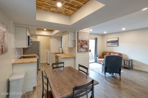 9h-7232 Foxridge Cir, Anchorage, AK, 99518-2706 | Card Image