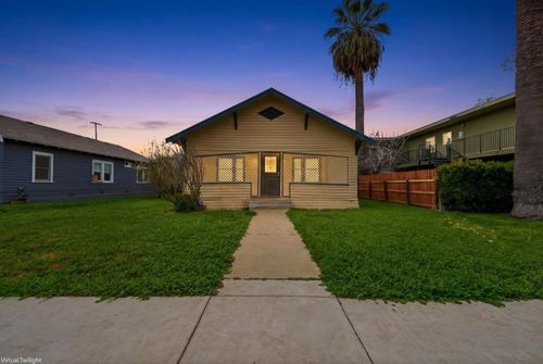 159 S I St, Dinuba, CA, 93618-2302 | Card Image