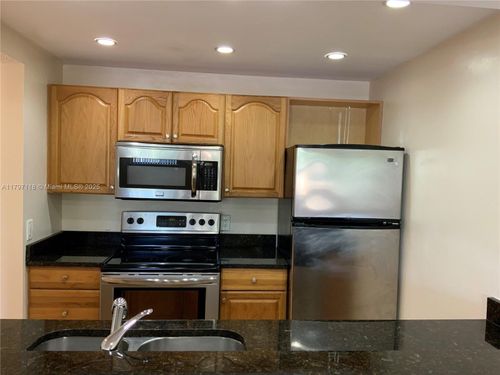 apt-224-8180 Geneva Ct, Doral, FL, 33166-4655 | Card Image