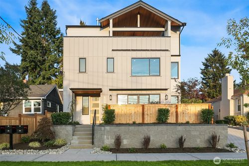 3010 32nd Ave W, Seattle, WA, 98199-2607 | Card Image
