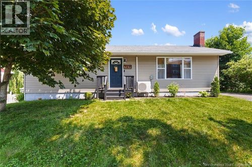 368 Canterbury Dr, Fredericton, NB, E3B4L9 | Card Image
