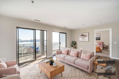 532-2702 Lighthouse Pt E, Baltimore, MD, 21224-5062 | Card Image