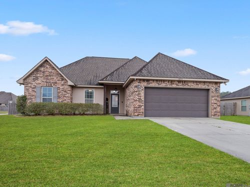 26528 Evangeline Trace Blvd, Denham Springs, LA, 70726-5907 | Card Image