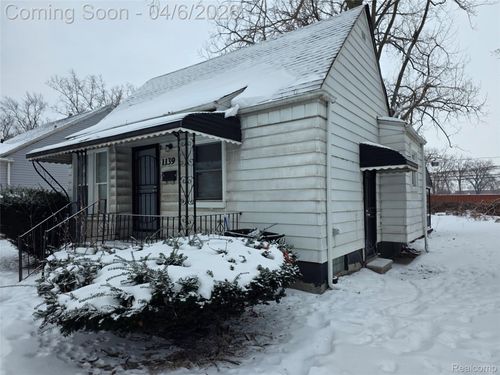 1139 S Bassett St, Detroit, MI, 48217-1677 | Card Image