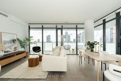 3907 - 20 Lombard St, Condo with 2 bedrooms, 2 bathrooms and 1 parking in Toronto ON | Image 2