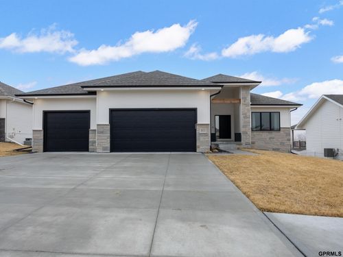 19112 Pinehurst Ave, Omaha, NE, 68136-6565 | Card Image