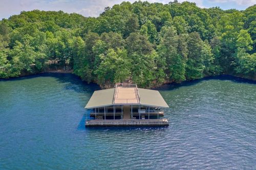 550 Bayberry Crossing Dr, Gainesville, GA, 30501-1676 | Card Image