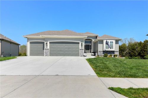 25264 W 147th Ct, Olathe, KS, 66061-7668 | Card Image