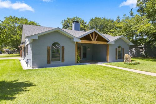 6909 Sandalwood Ln, Fort Worth, TX, 76116-9031 | Card Image