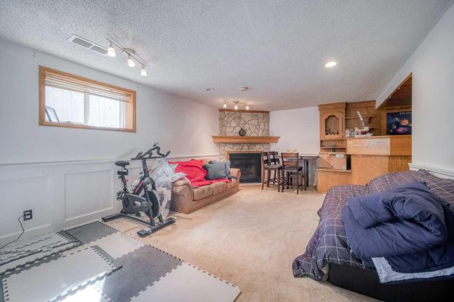 12 Shawmeadows Close Sw, Home with 4 bedrooms, 2 bathrooms and 2 parking in Calgary AB | Image 9