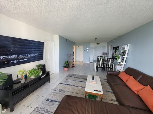 apt-1124-20301 W Country Club Dr, Aventura, FL, 33180-1625 | Card Image