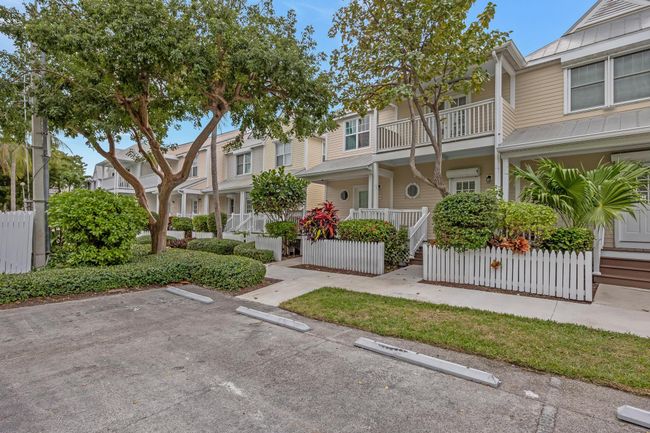 Lush landscaping | Image 5