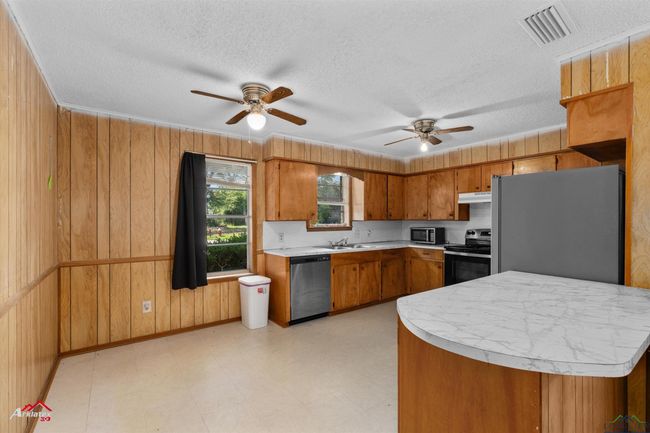 711 Comer St, House other with 3 bedrooms, 2 bathrooms and null parking in Carthage TX | Image 6