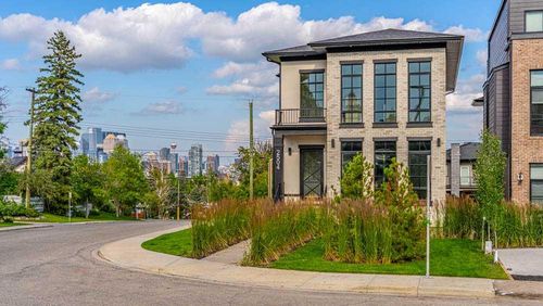 {{alt}} | Card Image