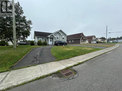 17 Ogilvie St, Grand Falls Windsor, NL, A2B0A3 | Card Image