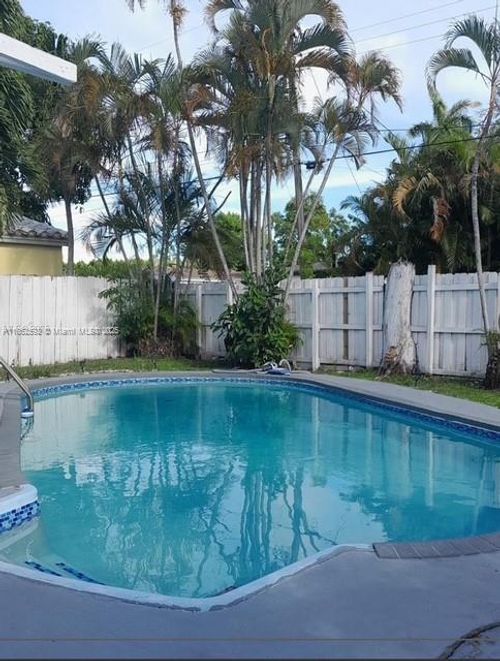 1214-1214 Ne 180th St, North Miami Beach, FL, 33162 | Card Image