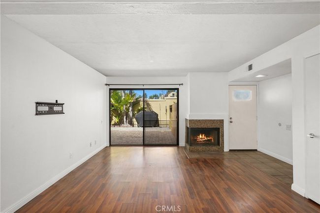 UNIT-21 - 25712 Le Parc, Condo with 1 bedrooms, 1 bathrooms and 1 parking in Lake Forest CA | Image 5