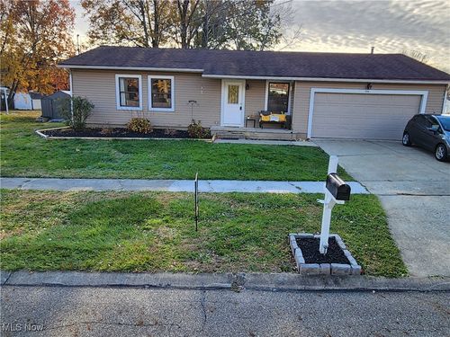 998 Woodglen Ave, Newton Falls, OH, 44444-9706 | Card Image