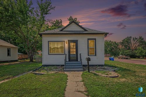 119 N Pleasant St, Canton, SD, 57013-1647 | Card Image