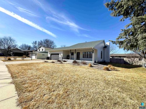 2209 S Dover Dr Drive, Sioux Falls, SD, 57106-3208 | Card Image
