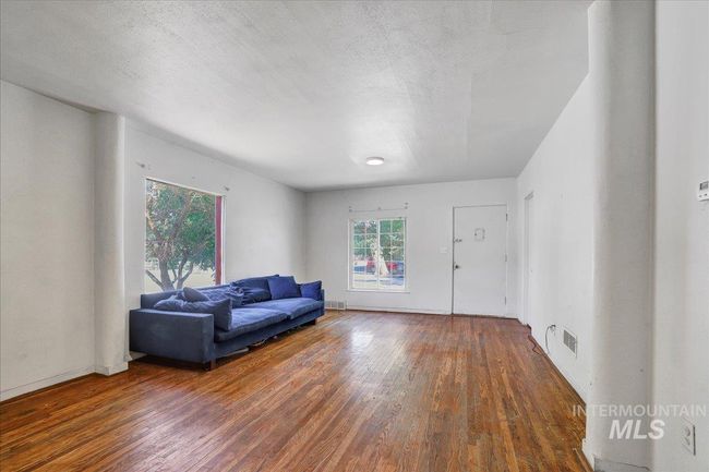 202 E 2 Nd St, Home with 5 bedrooms, 2 bathrooms and 2 parking in Shoshone ID | Image 5