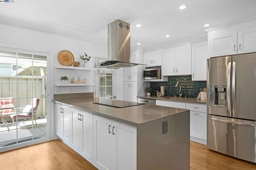 2812 Bollinger Canyon Rd, San Ramon, CA, 94583-1948 | Card Image