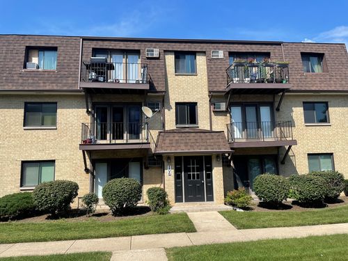 101-106 Olesen Dr, Naperville, IL, 60540-5860 | Card Image