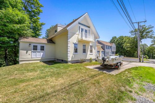 655 Post Rd, Greenland, NH, 03840-2341 | Card Image